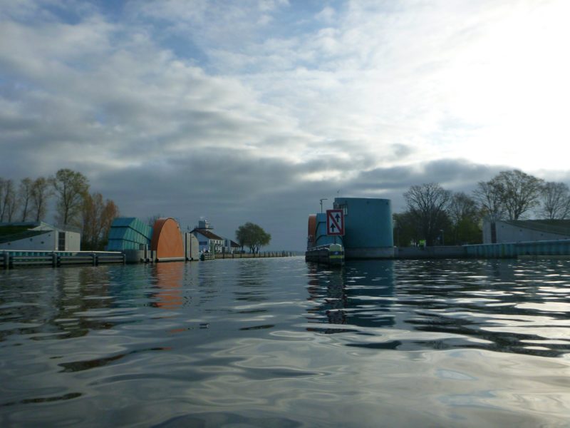 Insel-Koos-Insel-Riems-Oilplattformen-im-Bodden-001