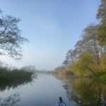 Ein Novembertag auf der nebeligen Warnow bei Rostock